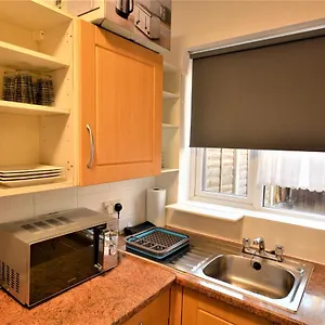Lovely 3 Bedroom House Near Barking Station Barking (Greater London)
